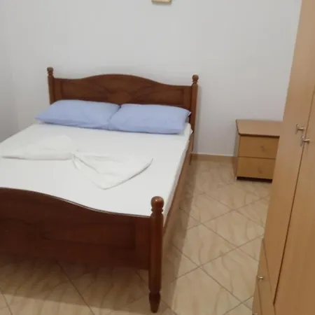 Pano Duka Himare Roms * Vlorë
